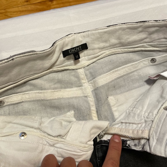 DKNY SIZE youth male 14 - Picture 2 of 7